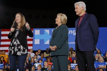 Clintons in Vegas via shutterstock