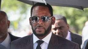R&B singer R. Kelly leaves the Leighton Criminal Courts Building following a hearing on June 26, 2019 in Chicago. (Photo by Scott Olson/Getty Images.)