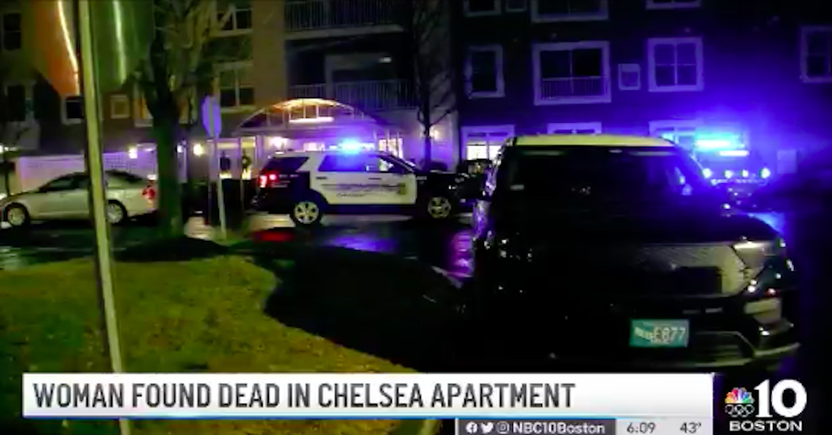 Investigators outside the apartment complex where Paula Andrea Ortiz Ramirez was allegedly stabbed to death by her estranged partner Mario Alberto Mira Lopera.
