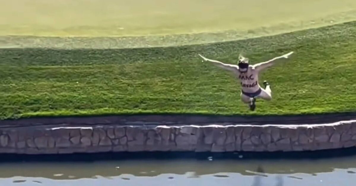 A streaker took over the show at the WM Phoenix Open 2023. (Screenshot from Golf Clips)